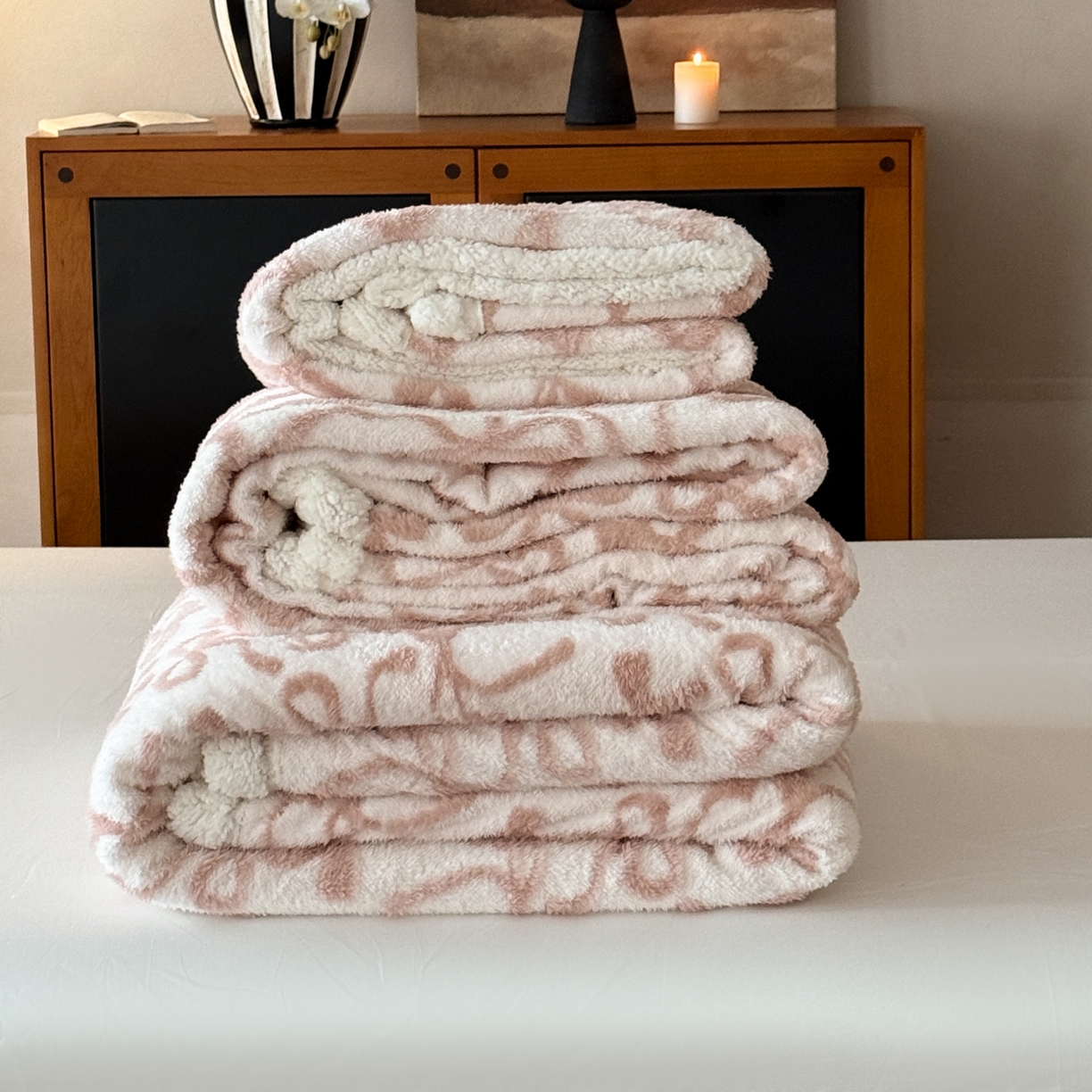 91家纺网 家纺一手货源 找家纺 云栖家居 2025双层加厚单双人毛毯午休毯立体提花羊羔绒盖毯 组合图仅供展示不可下单