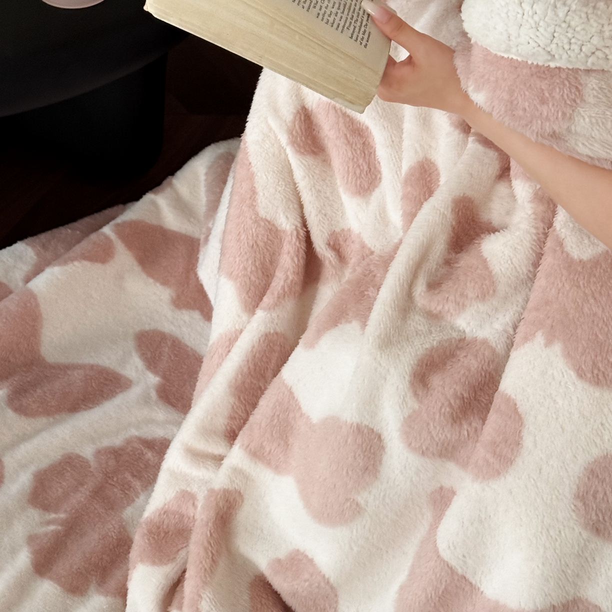 91家纺网 家纺一手货源 找家纺 云栖家居 2025双层加厚单双人毛毯午休毯立体提花羊羔绒盖毯 曼丽