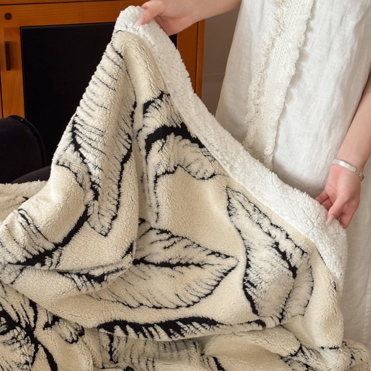 91家纺网 家纺一手货源 找家纺 云栖家居 2025双层加厚单双人毛毯午休毯立体提花羊羔绒盖毯 莫奈