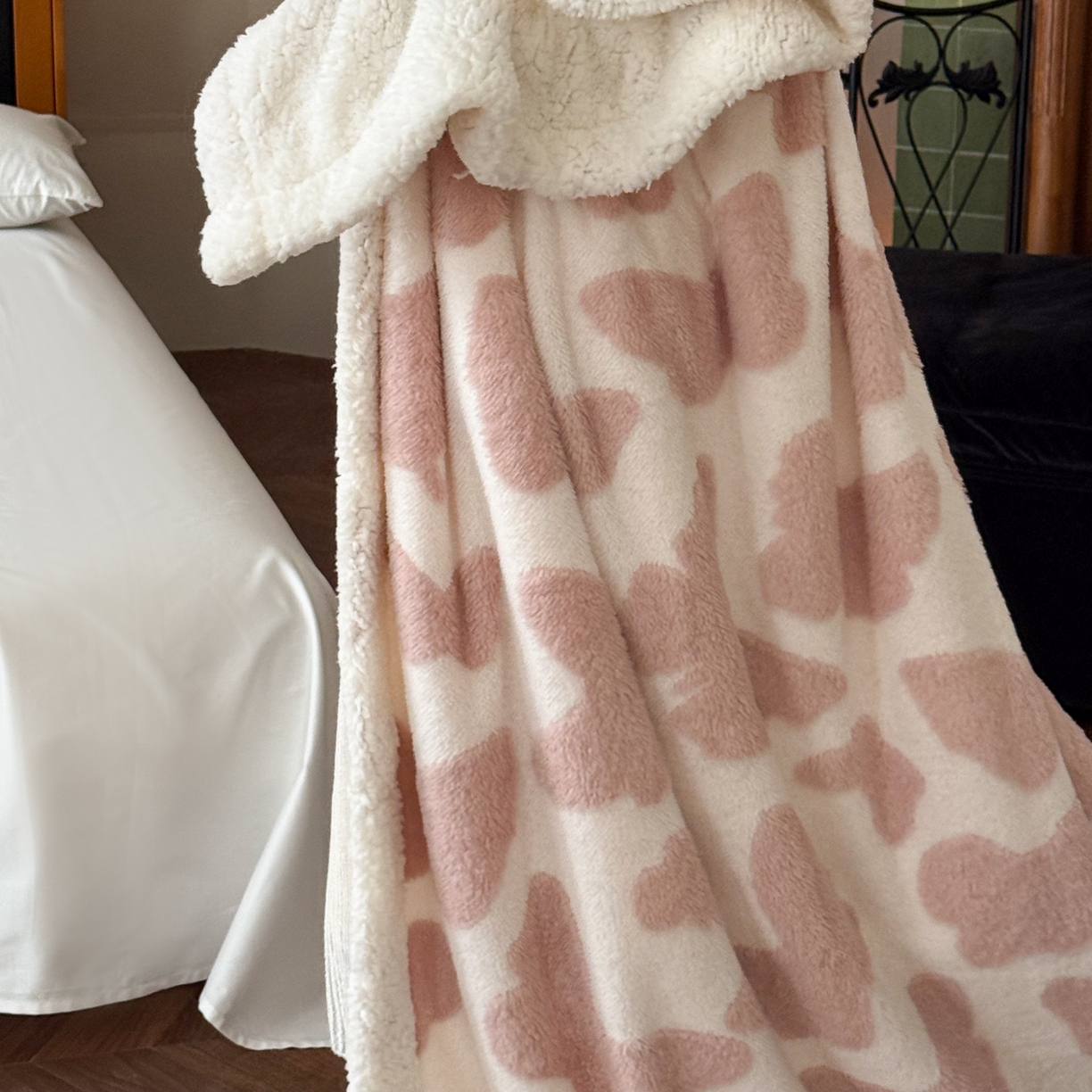 91家纺网 家纺一手货源 找家纺 云栖家居 2025双层加厚单双人毛毯午休毯立体提花羊羔绒盖毯 曼丽