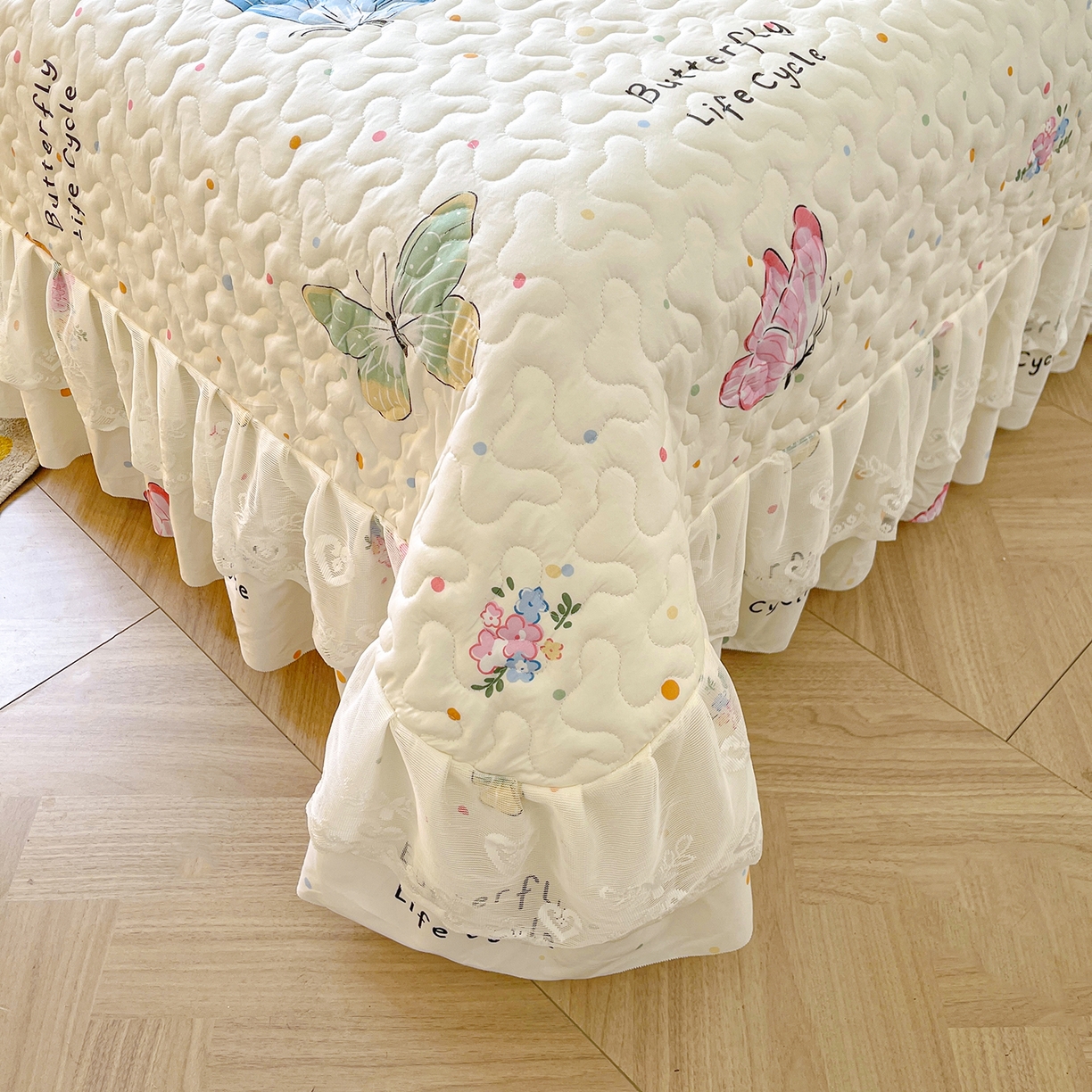 91家纺网 家纺一手货源 找家纺 笠裙 2025新款爆款A类水洗棉印花床盖四件套 床盖-比翼