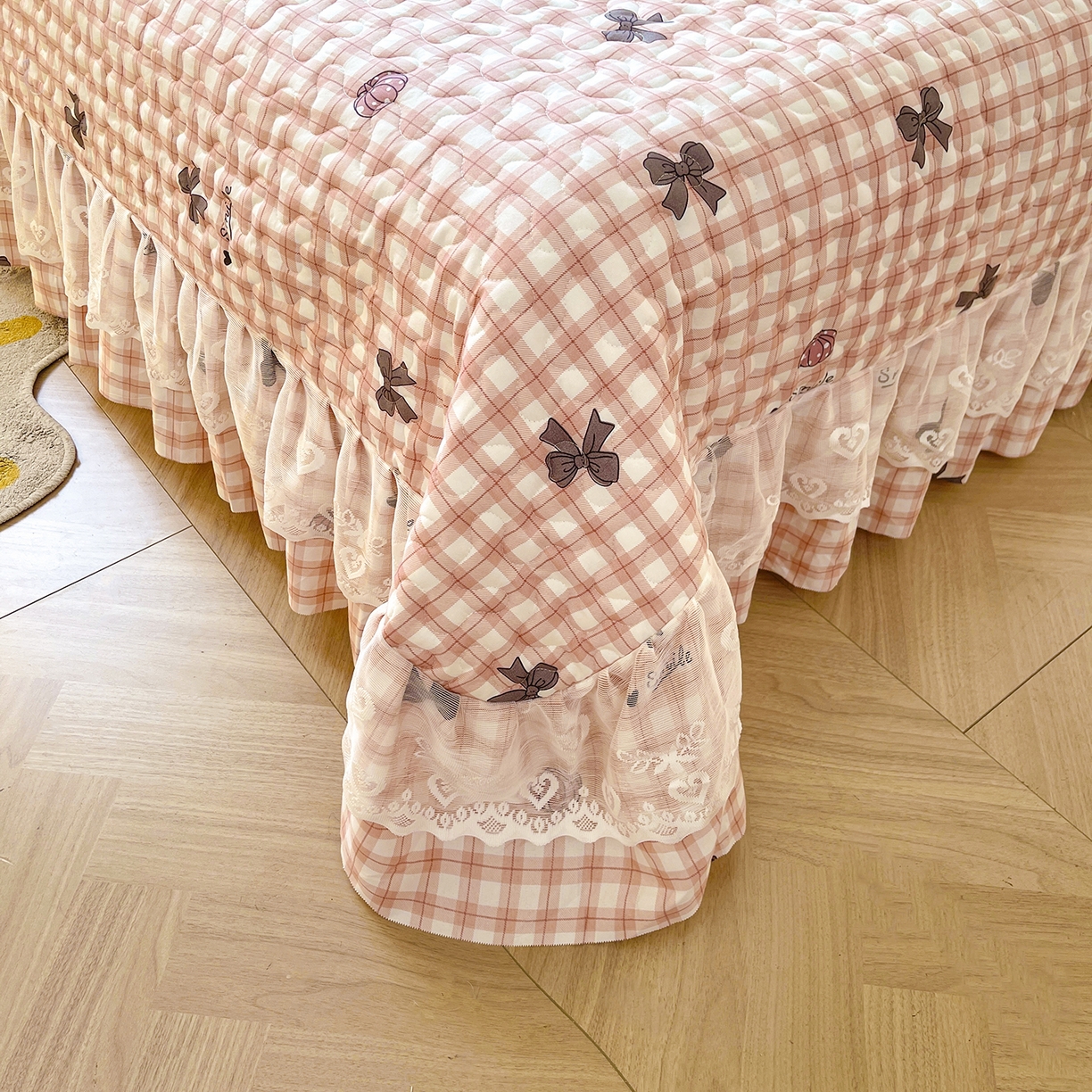 91家纺网 家纺一手货源 找家纺 笠裙 2025新款爆款A类水洗棉印花床盖四件套 床盖-蝶恋