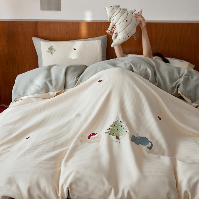 风向标家纺 2025新款透气软织提花磨毛卡通毛巾绣四件套-风格一 猫咪圣诞树