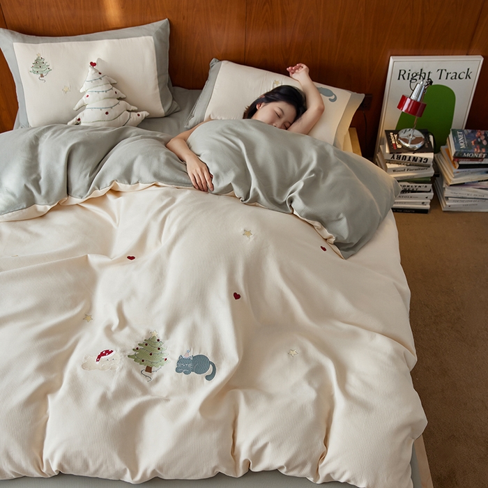 91家纺网 家纺一手货源 找家纺 风向标家纺 2025新款透气软织提花磨毛卡通毛巾绣四件套-风格一 猫咪圣诞树