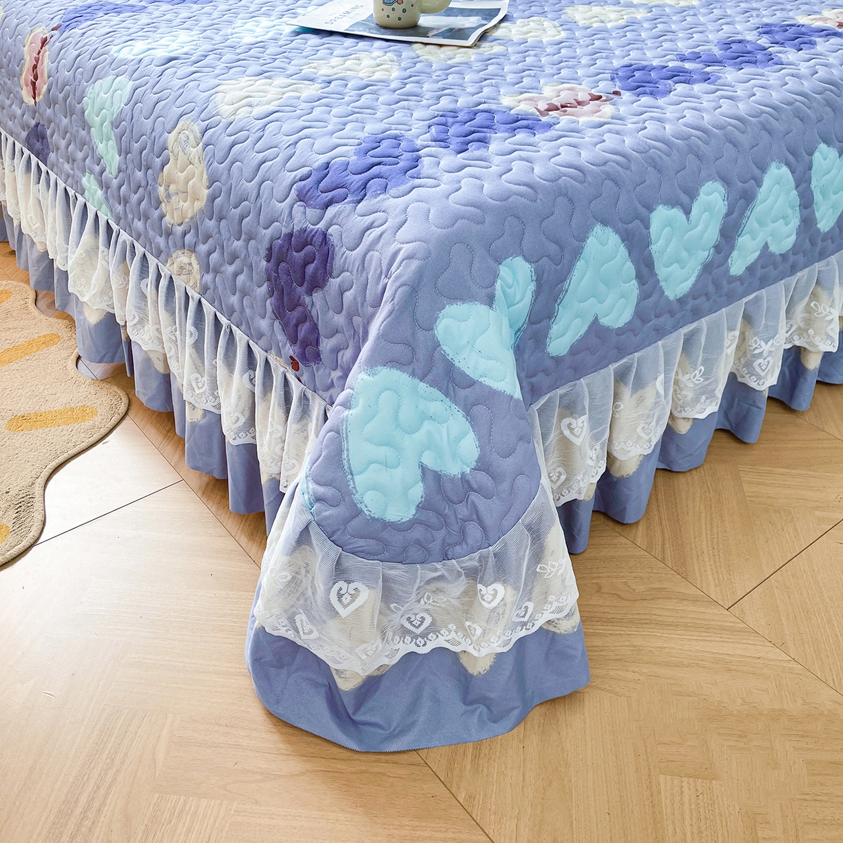 91家纺网 家纺一手货源 找家纺 笠裙 2025新款爆款A类水洗棉印花床盖四件套 床盖-心定律