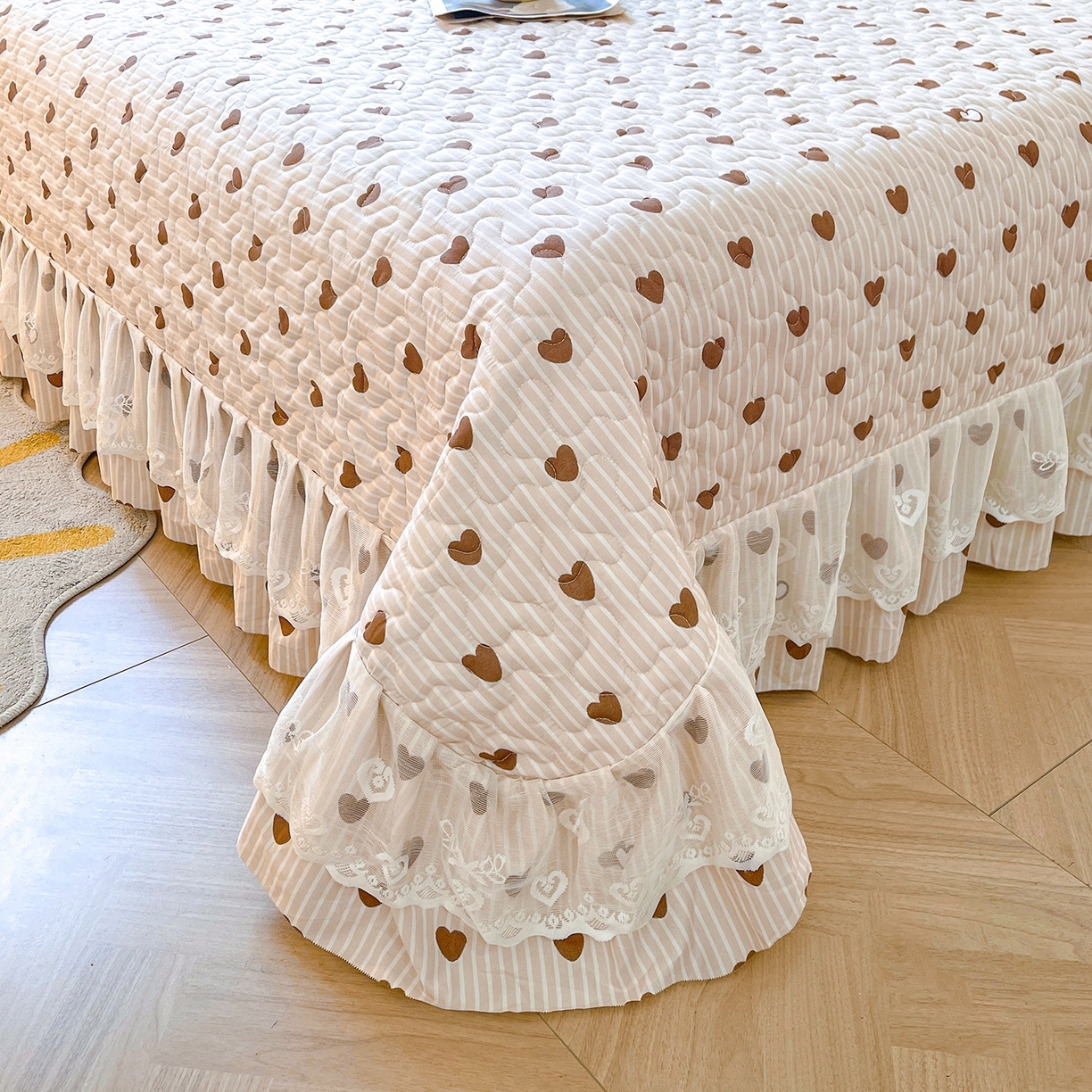 91家纺网 家纺一手货源 找家纺 笠裙 2025新款爆款A类水洗棉印花床盖四件套 床盖-心意