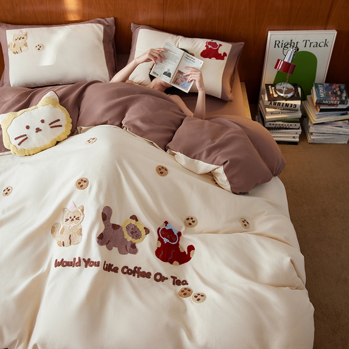 91家纺网 家纺一手货源 找家纺 风向标家纺 2025新款透气软织提花磨毛卡通毛巾绣四件套-风格一 曲奇猫