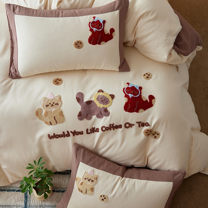 91家纺网 家纺一手货源 找家纺 风向标家纺 2025新款透气软织提花磨毛卡通毛巾绣四件套-风格一 曲奇猫