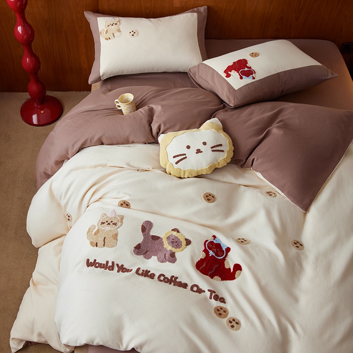 91家纺网 家纺一手货源 找家纺 风向标家纺 2025新款透气软织提花磨毛卡通毛巾绣四件套-风格一 曲奇猫