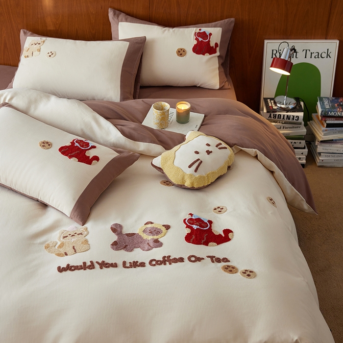 91家纺网 家纺一手货源 找家纺 风向标家纺 2025新款透气软织提花磨毛卡通毛巾绣四件套-风格一 曲奇猫