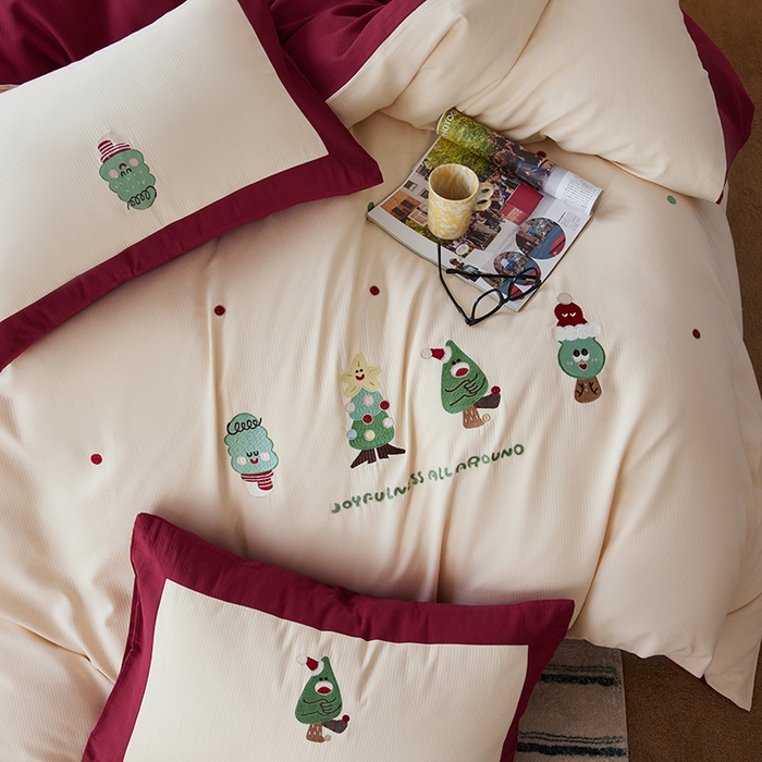 91家纺网 家纺一手货源 找家纺 风向标家纺 2025新款透气软织提花磨毛卡通毛巾绣四件套-风格一 圣诞小怪兽