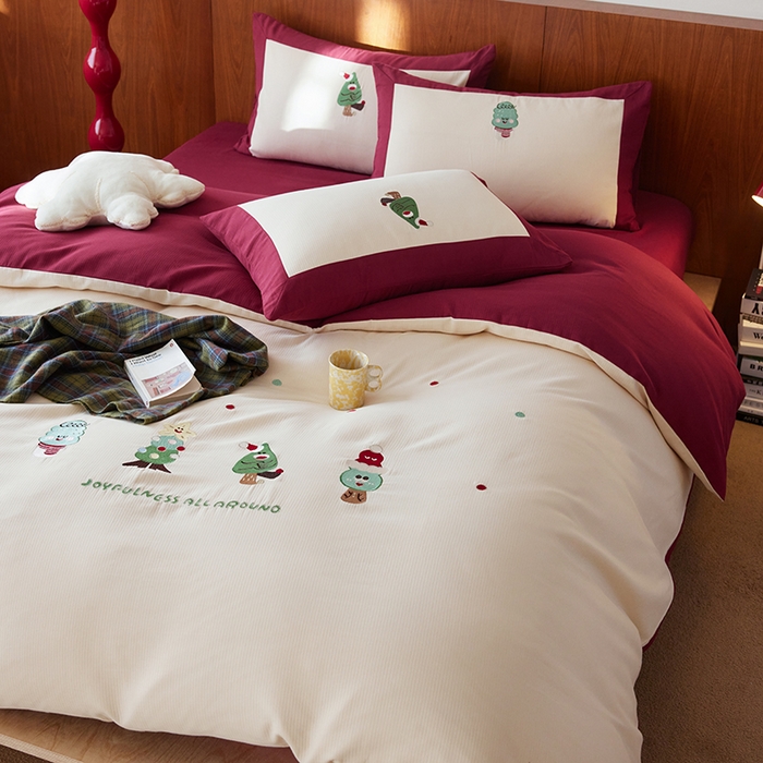 91家纺网 家纺一手货源 找家纺 风向标家纺 2025新款透气软织提花磨毛卡通毛巾绣四件套-风格一 圣诞小怪兽