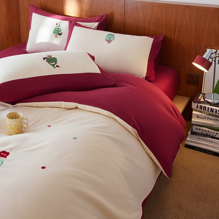 91家纺网 家纺一手货源 找家纺 风向标家纺 2025新款透气软织提花磨毛卡通毛巾绣四件套-风格一 圣诞小怪兽