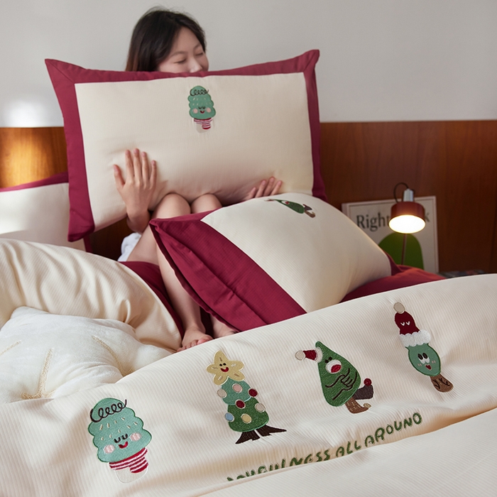 91家纺网 家纺一手货源 找家纺 风向标家纺 2025新款透气软织提花磨毛卡通毛巾绣四件套-风格一 圣诞小怪兽