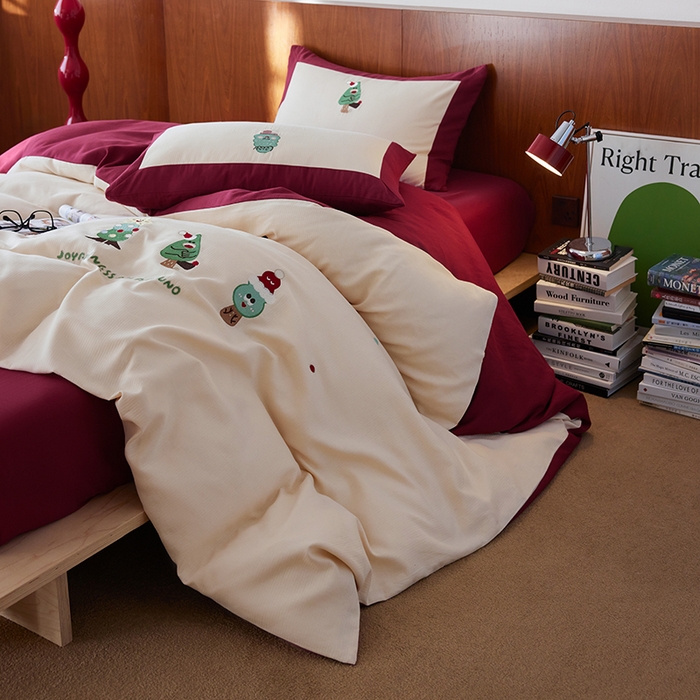 91家纺网 家纺一手货源 找家纺 风向标家纺 2025新款透气软织提花磨毛卡通毛巾绣四件套-风格一 圣诞小怪兽