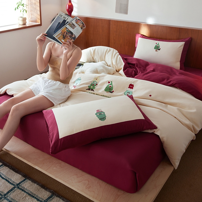 91家纺网 家纺一手货源 找家纺 风向标家纺 2025新款透气软织提花磨毛卡通毛巾绣四件套-风格一 圣诞小怪兽