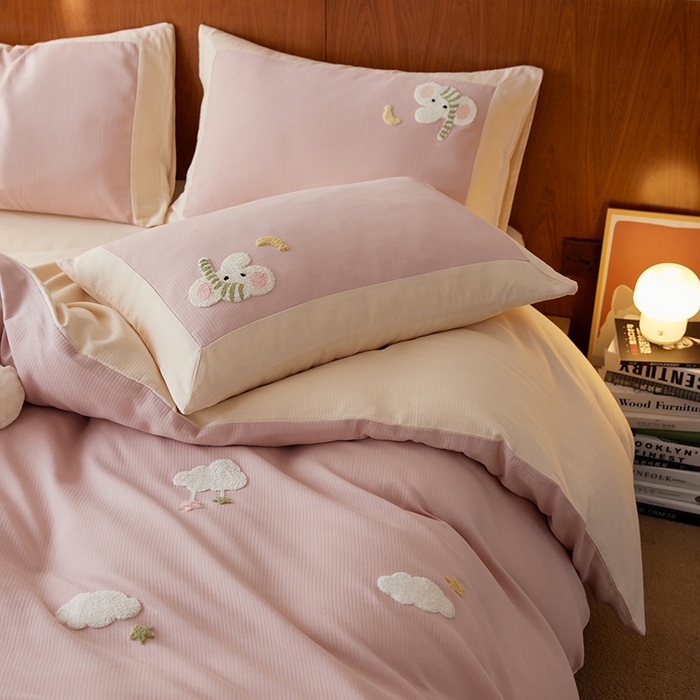 91家纺网 家纺一手货源 找家纺 风向标家纺 2025新款透气软织提花磨毛卡通毛巾绣四件套-风格一 云朵小象