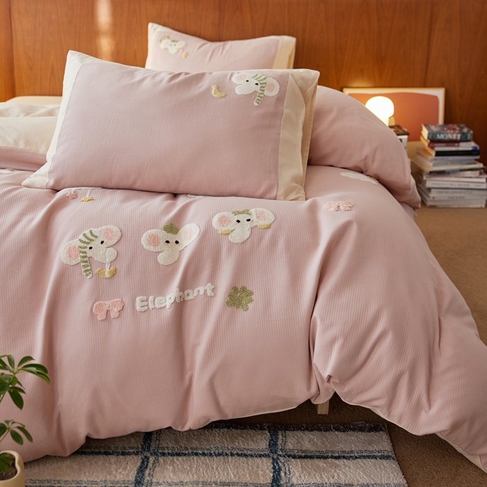 91家纺网 家纺一手货源 找家纺 风向标家纺 2025新款透气软织提花磨毛卡通毛巾绣四件套-风格一 云朵小象