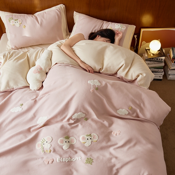 91家纺网 家纺一手货源 找家纺 风向标家纺 2025新款透气软织提花磨毛卡通毛巾绣四件套-风格一 云朵小象