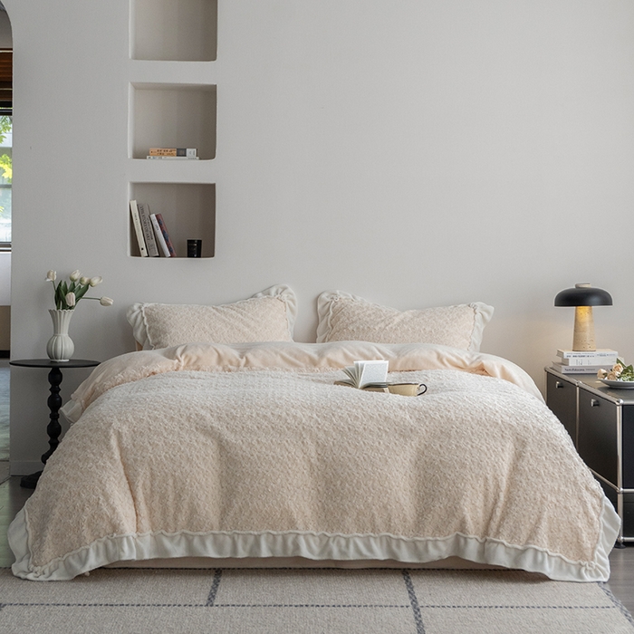 91家纺网 家纺一手货源 找家纺 尺素 2025新款复古玫瑰兔毛牛奶绒花边款四件套 玫瑰花边 香槟