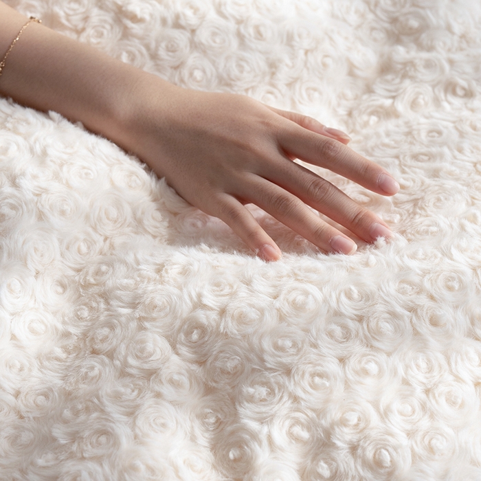 91家纺网 家纺一手货源 找家纺 尺素 2025新款复古玫瑰兔毛牛奶绒花边款四件套 玫瑰花边 香槟