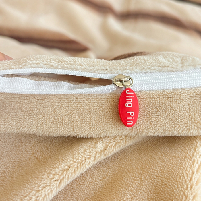 91家纺网 家纺一手货源 找家纺 菡宝 2025新款简约良品风牛奶绒四件套-查尔斯系列 支持定做定制尺寸 查尔斯-卡其