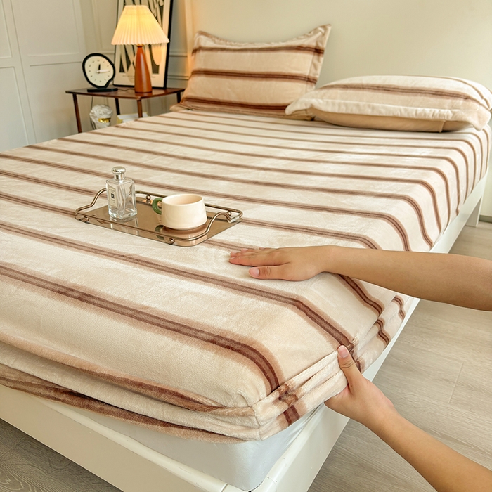 91家纺网 家纺一手货源 找家纺 菡宝 2025新款简约良品风牛奶绒四件套-查尔斯系列 支持定做定制尺寸 查尔斯-卡其