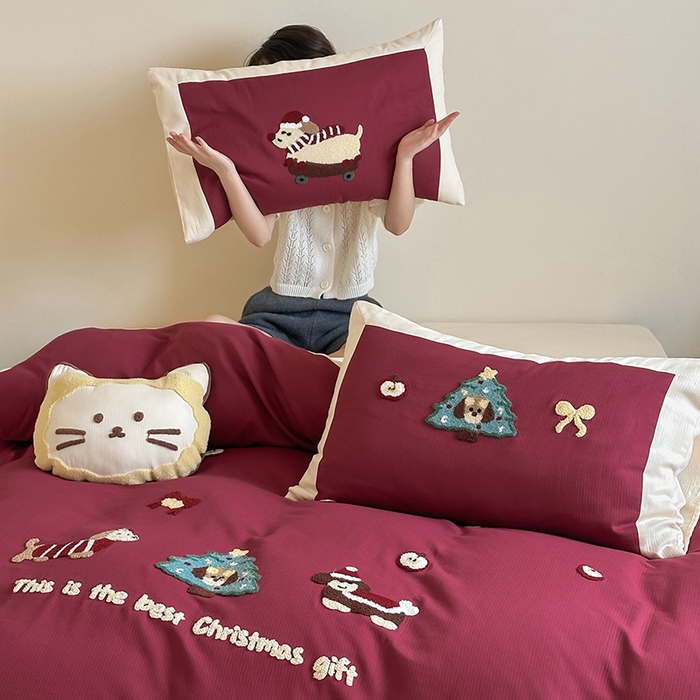 91家纺网 家纺一手货源 找家纺 风向标家纺 2025新款透气软织提花磨毛卡通毛巾绣四件套-风格二 苹果狗-红