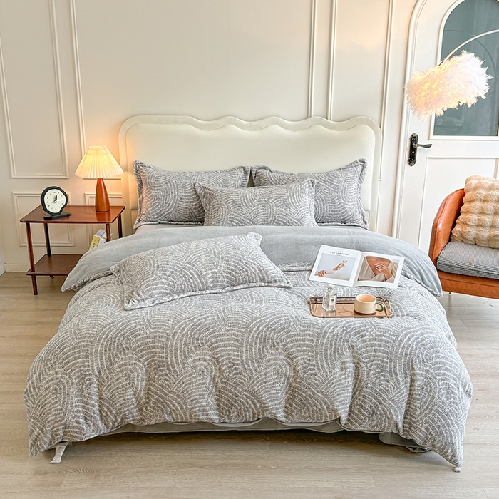 91家纺网 家纺一手货源 找家纺 菡宝 2025新款简约良品风牛奶绒四件套-查尔斯系列 支持定做定制尺寸 卡伦