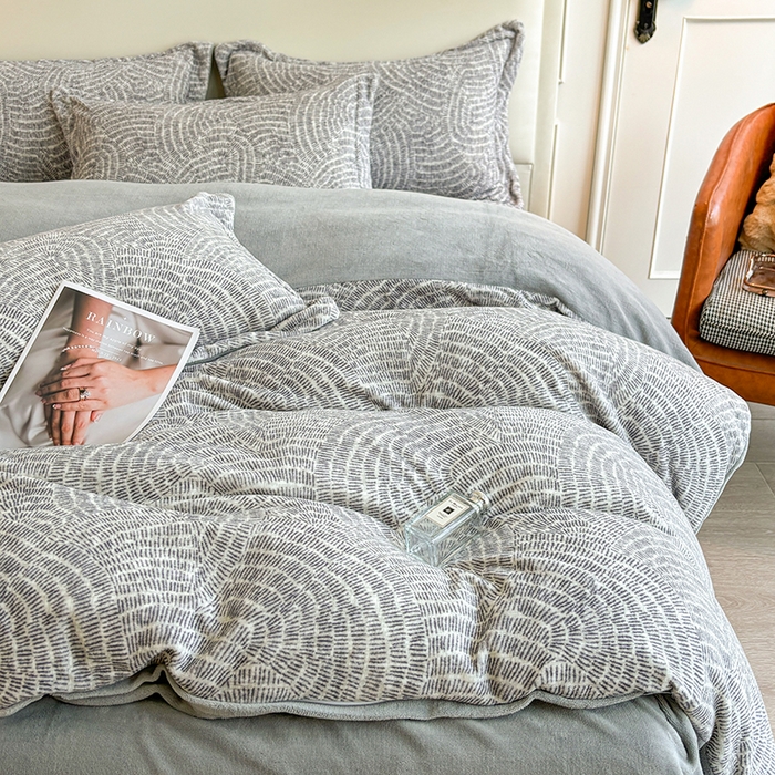 91家纺网 家纺一手货源 找家纺 菡宝 2025新款简约良品风牛奶绒四件套-查尔斯系列 支持定做定制尺寸 卡伦