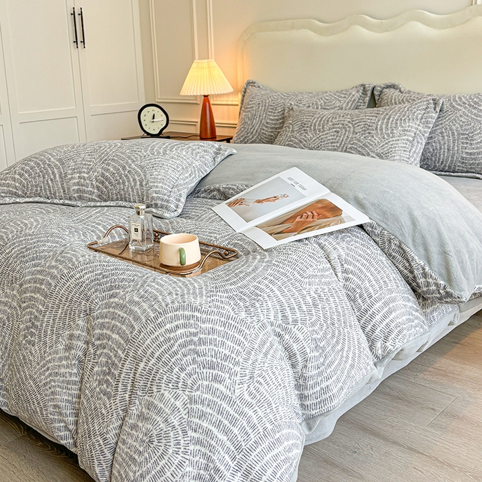 91家纺网 家纺一手货源 找家纺 菡宝 2025新款简约良品风牛奶绒四件套-查尔斯系列 支持定做定制尺寸 卡伦