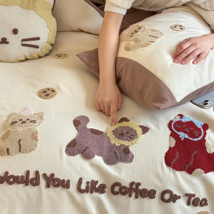 91家纺网 家纺一手货源 找家纺 风向标家纺 2025新款透气软织提花磨毛卡通毛巾绣四件套-风格二 曲奇小猫