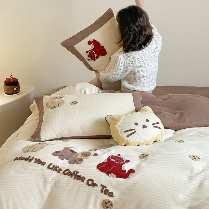 91家纺网 家纺一手货源 找家纺 风向标家纺 2025新款透气软织提花磨毛卡通毛巾绣四件套-风格二 曲奇小猫