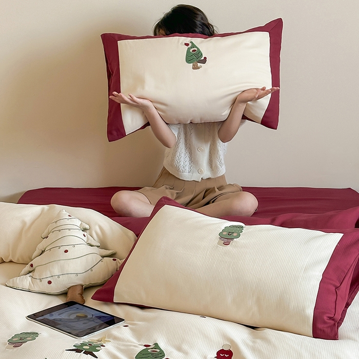 91家纺网 家纺一手货源 找家纺 风向标家纺 2025新款透气软织提花磨毛卡通毛巾绣四件套-风格二 圣诞小怪兽