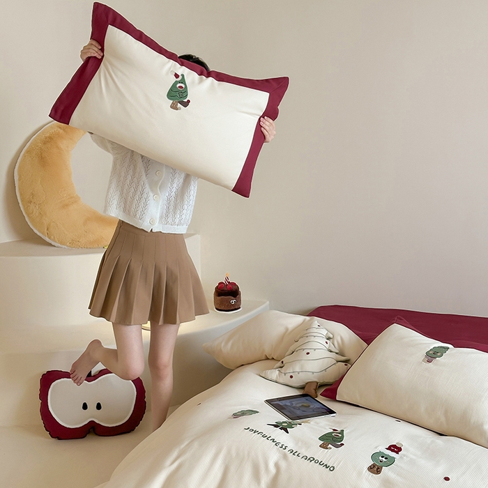 91家纺网 家纺一手货源 找家纺 风向标家纺 2025新款透气软织提花磨毛卡通毛巾绣四件套-风格二 圣诞小怪兽