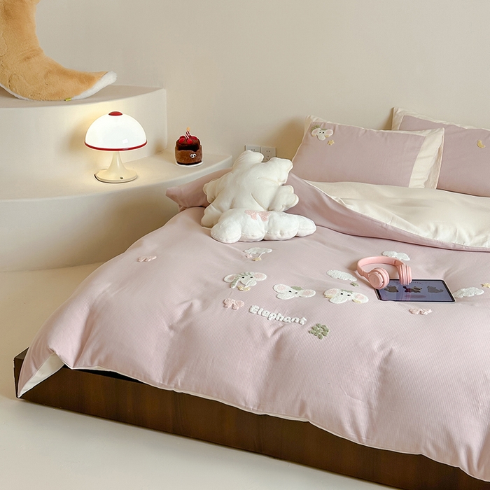 91家纺网 家纺一手货源 找家纺 风向标家纺 2025新款透气软织提花磨毛卡通毛巾绣四件套-风格二 云朵小象