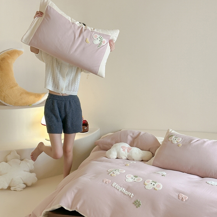 91家纺网 家纺一手货源 找家纺 风向标家纺 2025新款透气软织提花磨毛卡通毛巾绣四件套-风格二 云朵小象