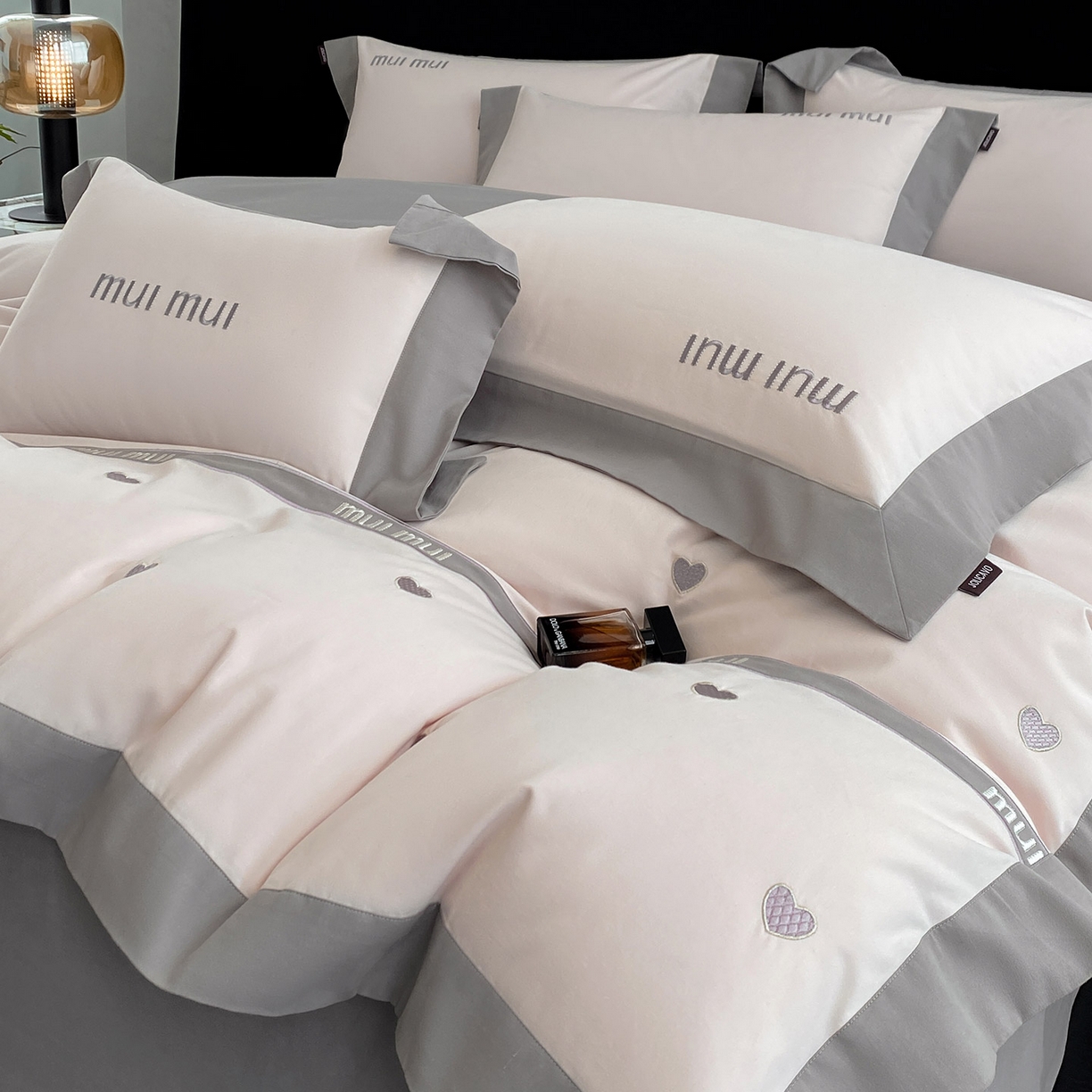 91家纺网 家纺一手货源 找家纺 高端A类加厚保暖全棉磨毛四件套纯棉被套奢侈品同款刺绣轻奢床笠款秋冬床上用品 桃之夭夭-芸粉