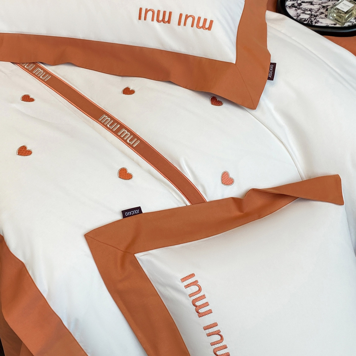 91家纺网 家纺一手货源 找家纺 高端A类加厚保暖全棉磨毛四件套纯棉被套奢侈品同款刺绣轻奢床笠款秋冬床上用品 桃之夭夭-艾橙