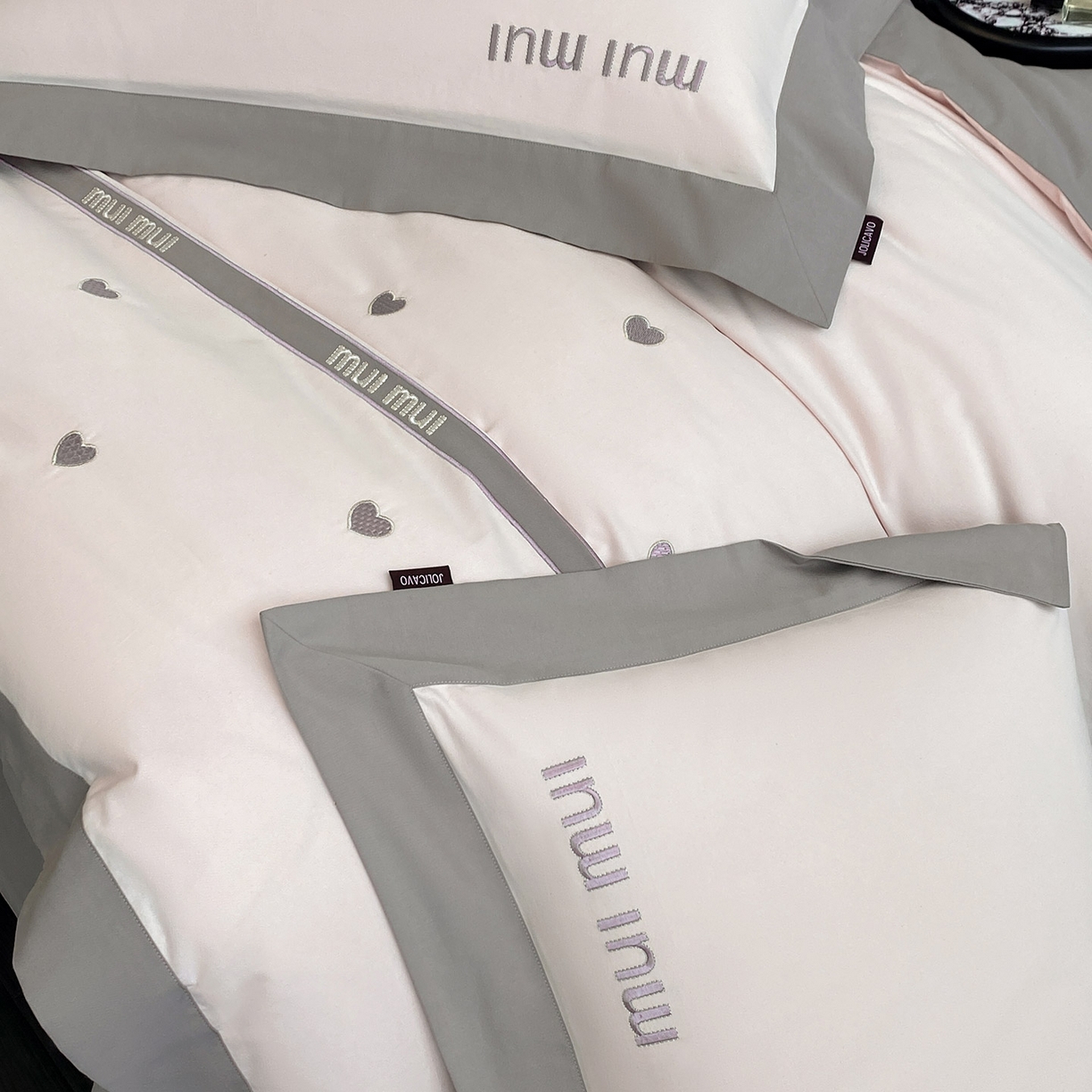 91家纺网 家纺一手货源 找家纺 高端A类加厚保暖全棉磨毛四件套纯棉被套奢侈品同款刺绣轻奢床笠款秋冬床上用品 桃之夭夭-芸粉