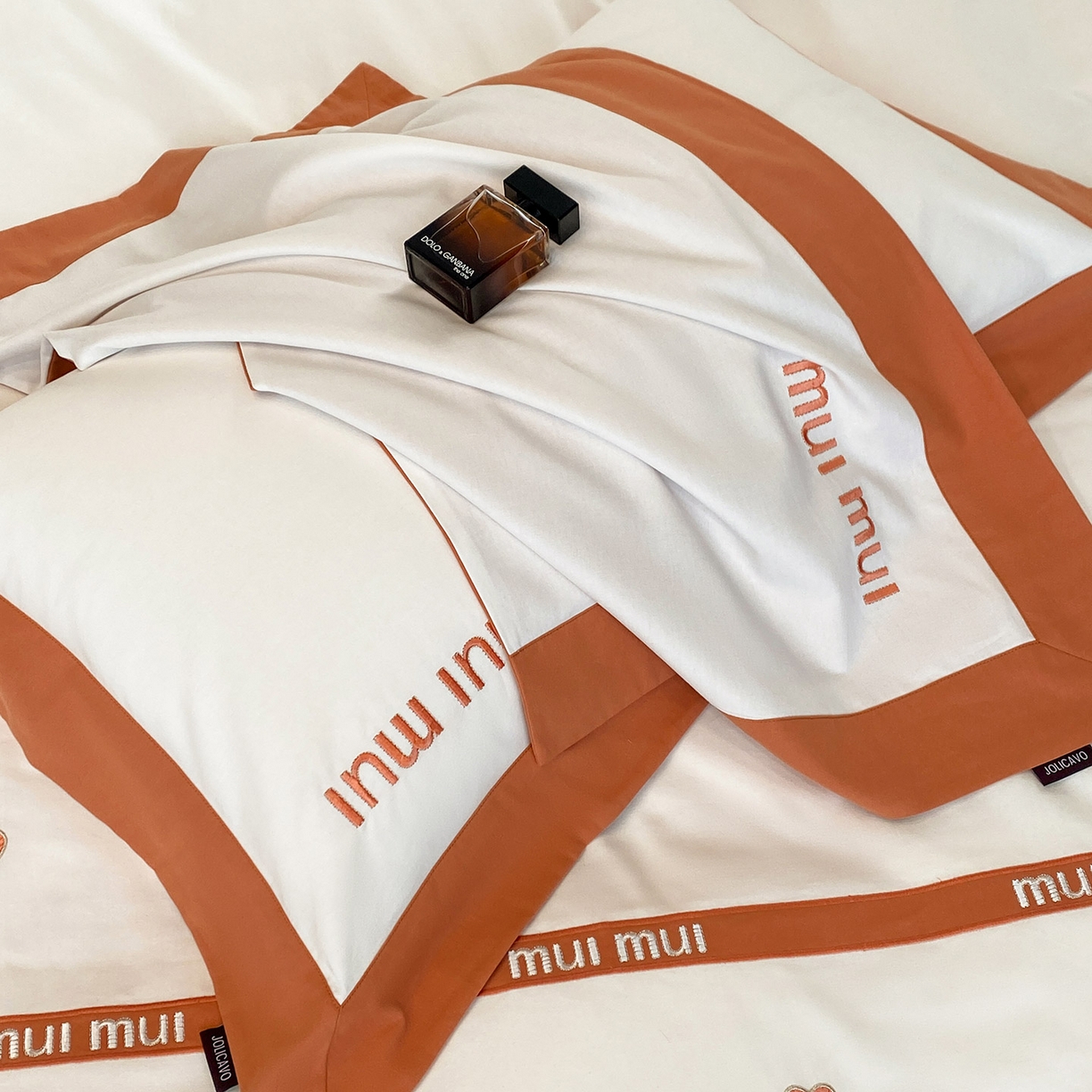 91家纺网 家纺一手货源 找家纺 高端A类加厚保暖全棉磨毛四件套纯棉被套奢侈品同款刺绣轻奢床笠款秋冬床上用品 桃之夭夭-艾橙