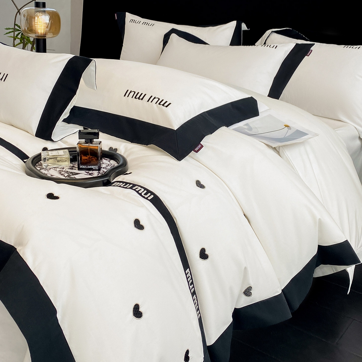 91家纺网 家纺一手货源 找家纺 高端A类加厚保暖全棉磨毛四件套纯棉被套奢侈品同款刺绣轻奢床笠款秋冬床上用品 桃之夭夭-耀黑