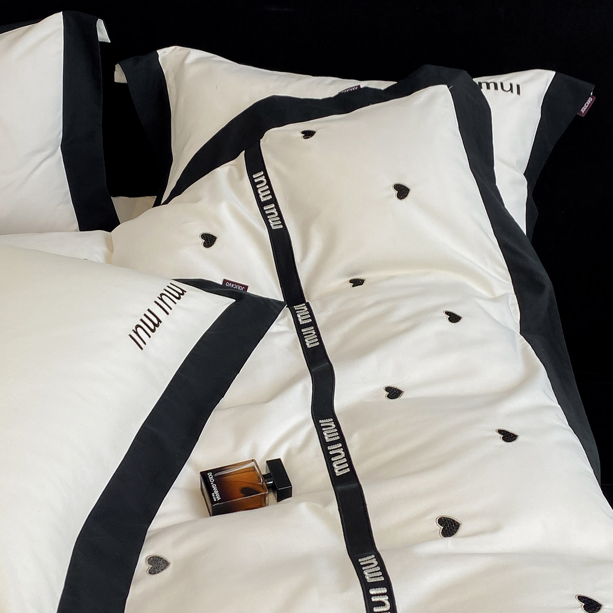 91家纺网 家纺一手货源 找家纺 高端A类加厚保暖全棉磨毛四件套纯棉被套奢侈品同款刺绣轻奢床笠款秋冬床上用品 桃之夭夭-耀黑