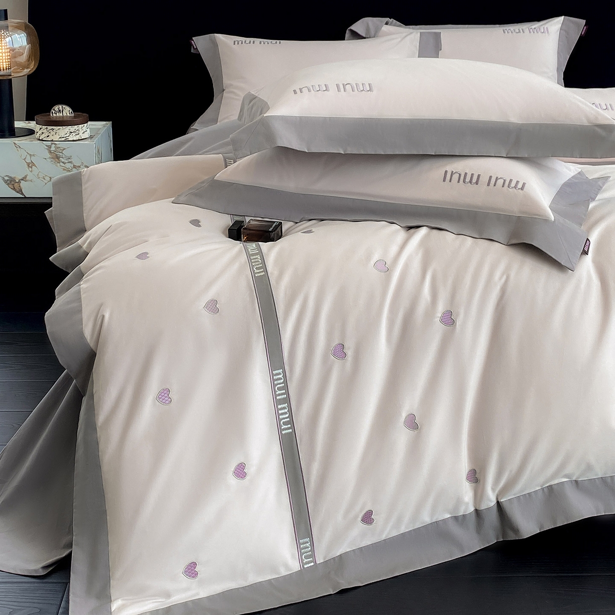 91家纺网 家纺一手货源 找家纺 高端A类加厚保暖全棉磨毛四件套纯棉被套奢侈品同款刺绣轻奢床笠款秋冬床上用品 桃之夭夭-芸粉