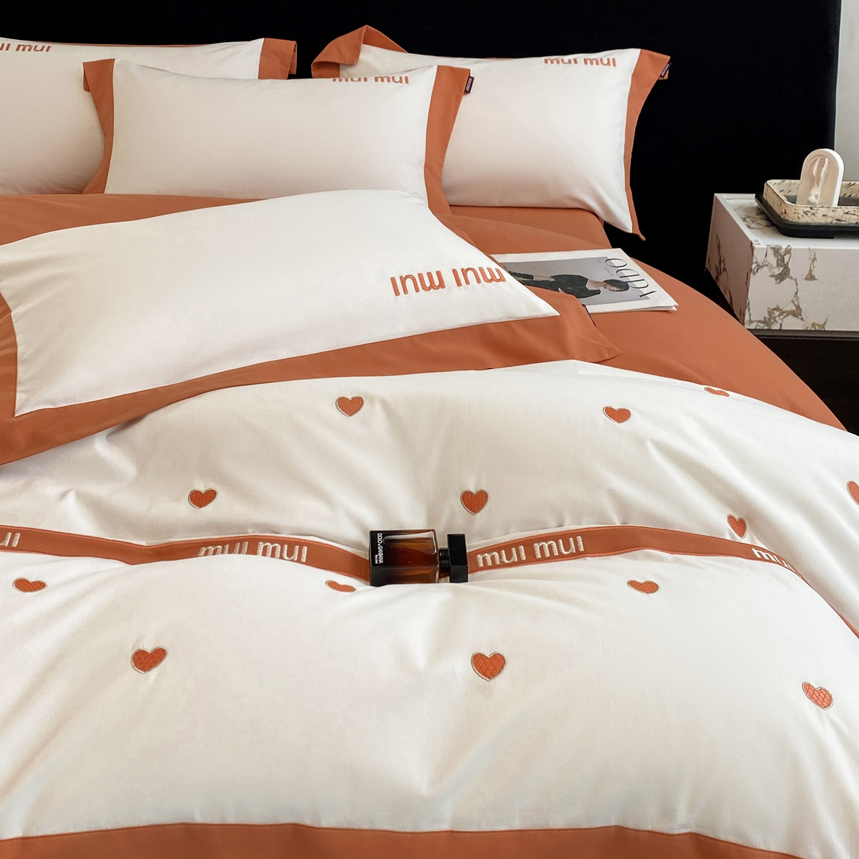 91家纺网 家纺一手货源 找家纺 高端A类加厚保暖全棉磨毛四件套纯棉被套奢侈品同款刺绣轻奢床笠款秋冬床上用品 桃之夭夭-艾橙