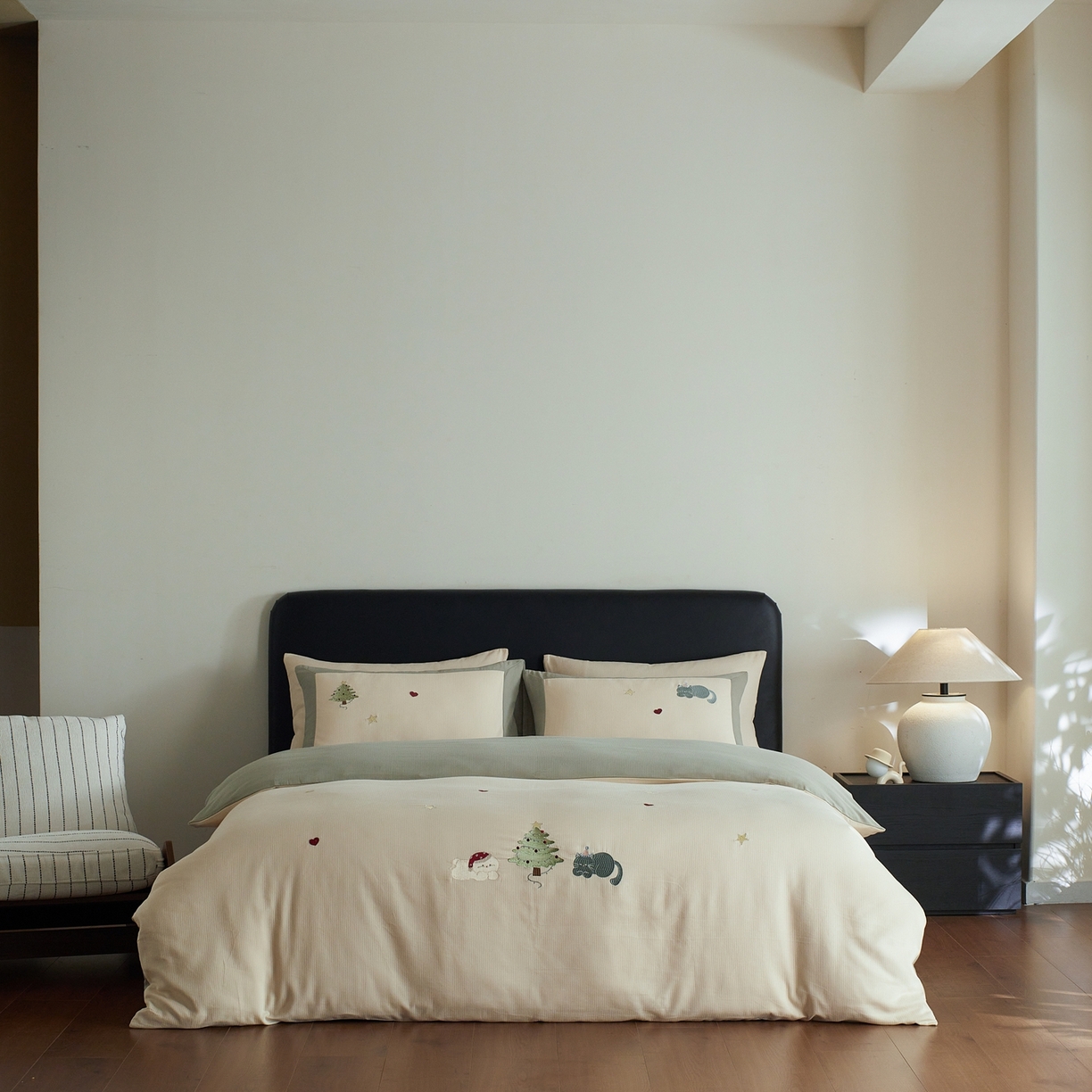 91家纺网 家纺一手货源 找家纺 风向标家纺 2025新款透气软织提花磨毛卡通毛巾绣四件套-风格三 猫咪圣诞树