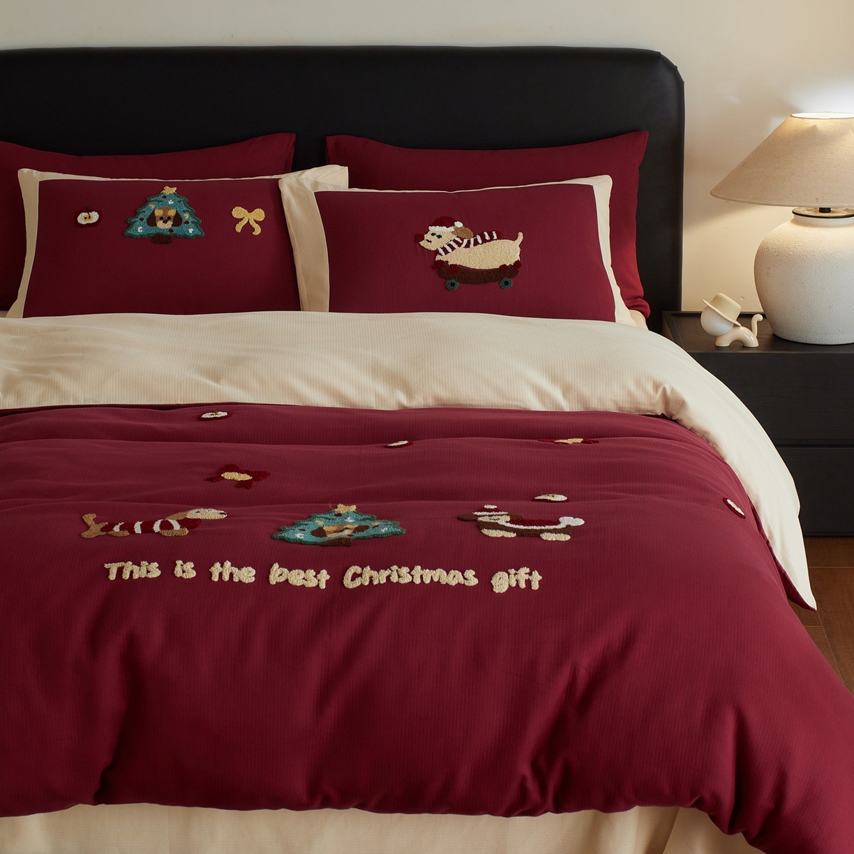 风向标家纺 2025新款透气软织提花磨毛卡通毛巾绣四件套-风格三 苹果狗-红