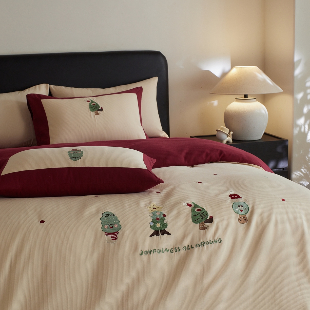 91家纺网 家纺一手货源 找家纺 风向标家纺 2025新款透气软织提花磨毛卡通毛巾绣四件套-风格三 圣诞小怪兽