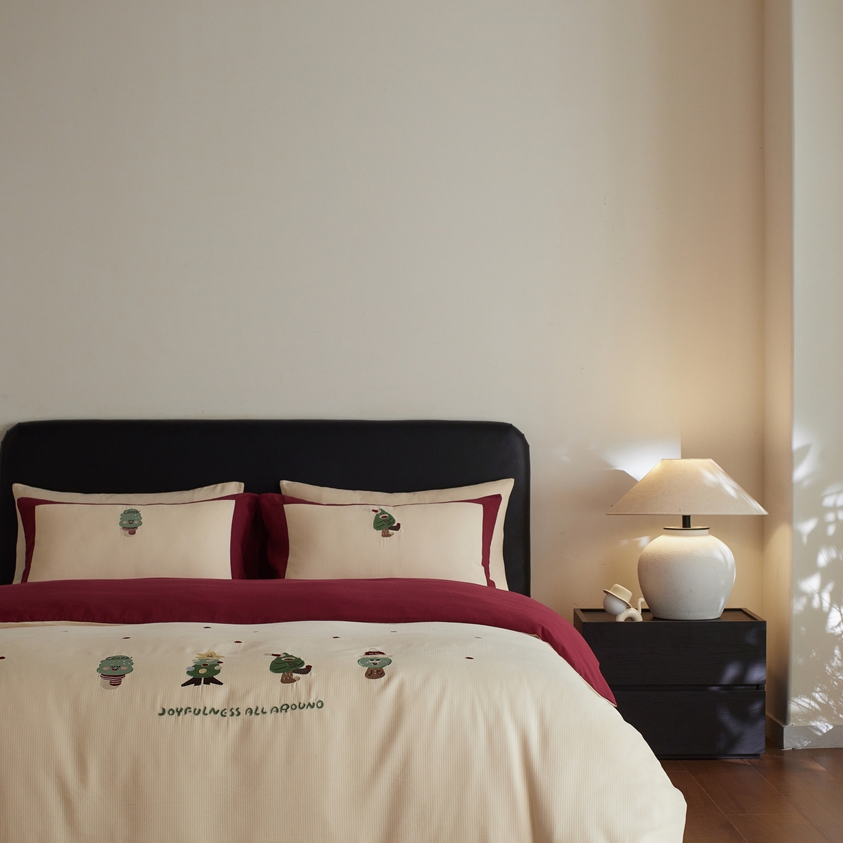 91家纺网 家纺一手货源 找家纺 风向标家纺 2025新款透气软织提花磨毛卡通毛巾绣四件套-风格三 圣诞小怪兽