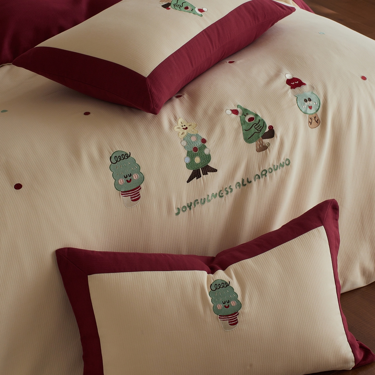 91家纺网 家纺一手货源 找家纺 风向标家纺 2025新款透气软织提花磨毛卡通毛巾绣四件套-风格三 圣诞小怪兽